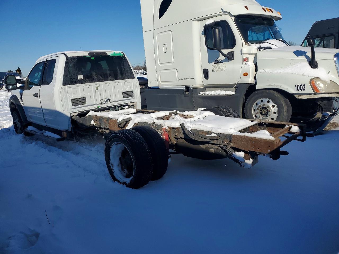 2017 Ford F550 Super Duty Truck Cab And Chassis - Image 2