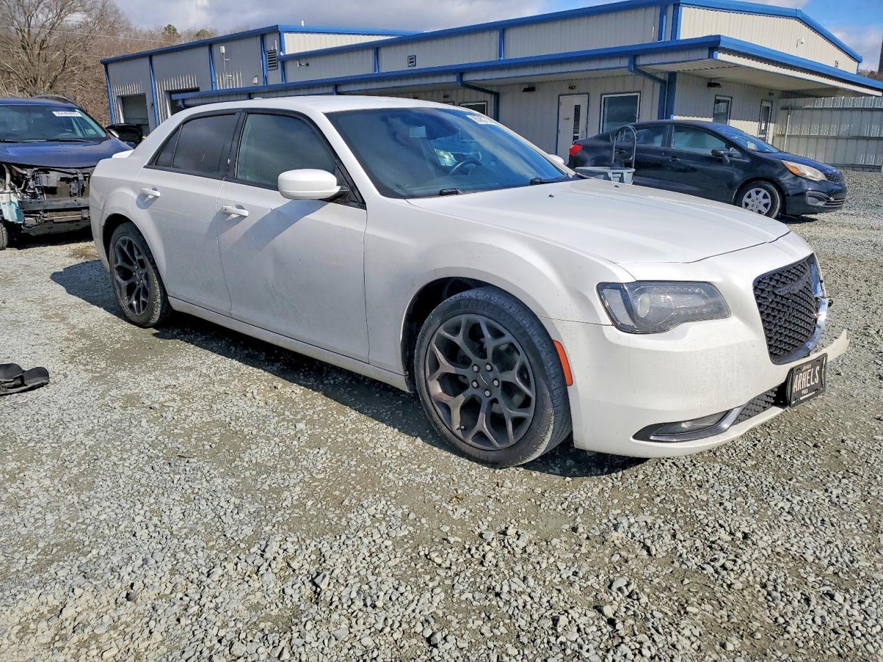 2019 Chrysler 300 S - Image 4