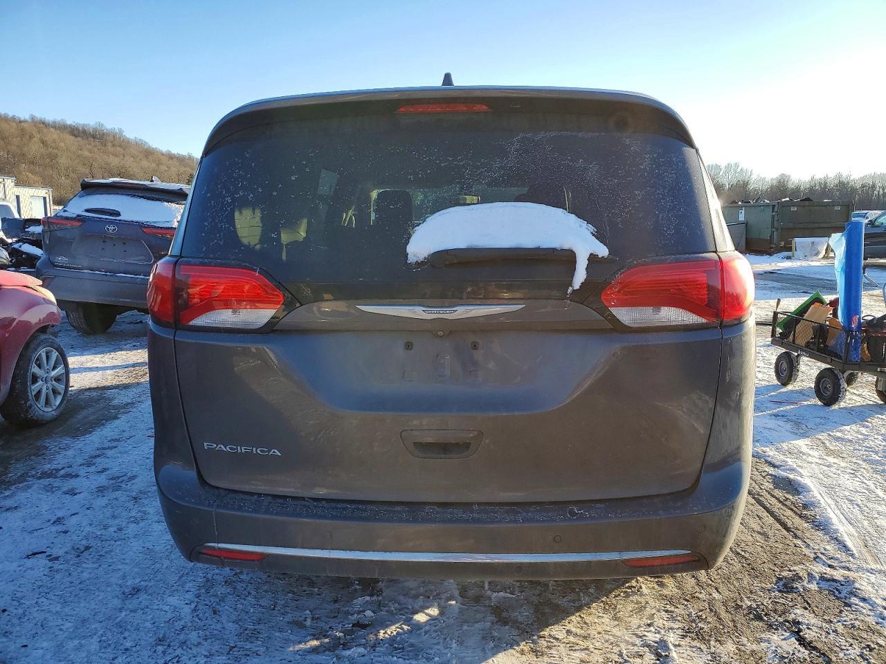 2017 Chrysler Pacifica Touring L - Image 6