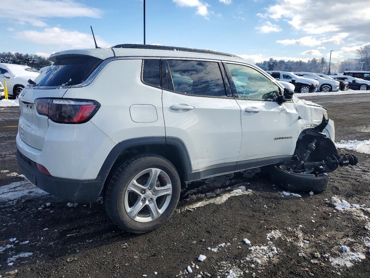 2024 Jeep Compass Latitude - Image 3