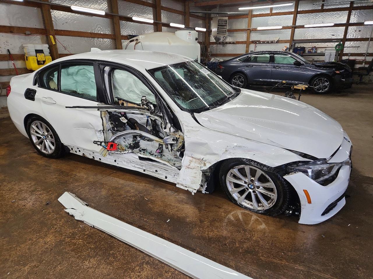 2018 BMW 320 Xi - Фото 4