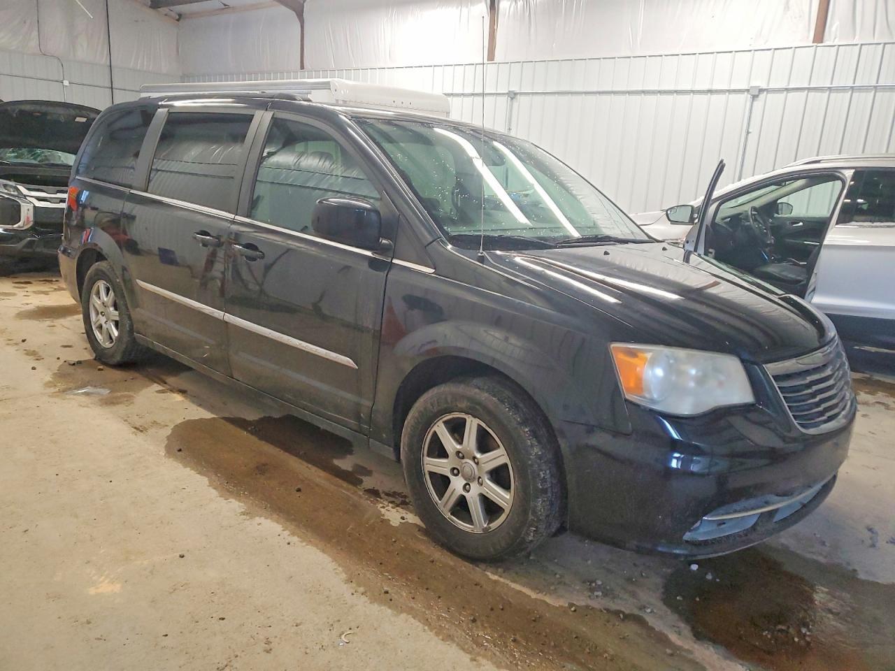 2012 Chrysler Town & Country Touring - Фото 4