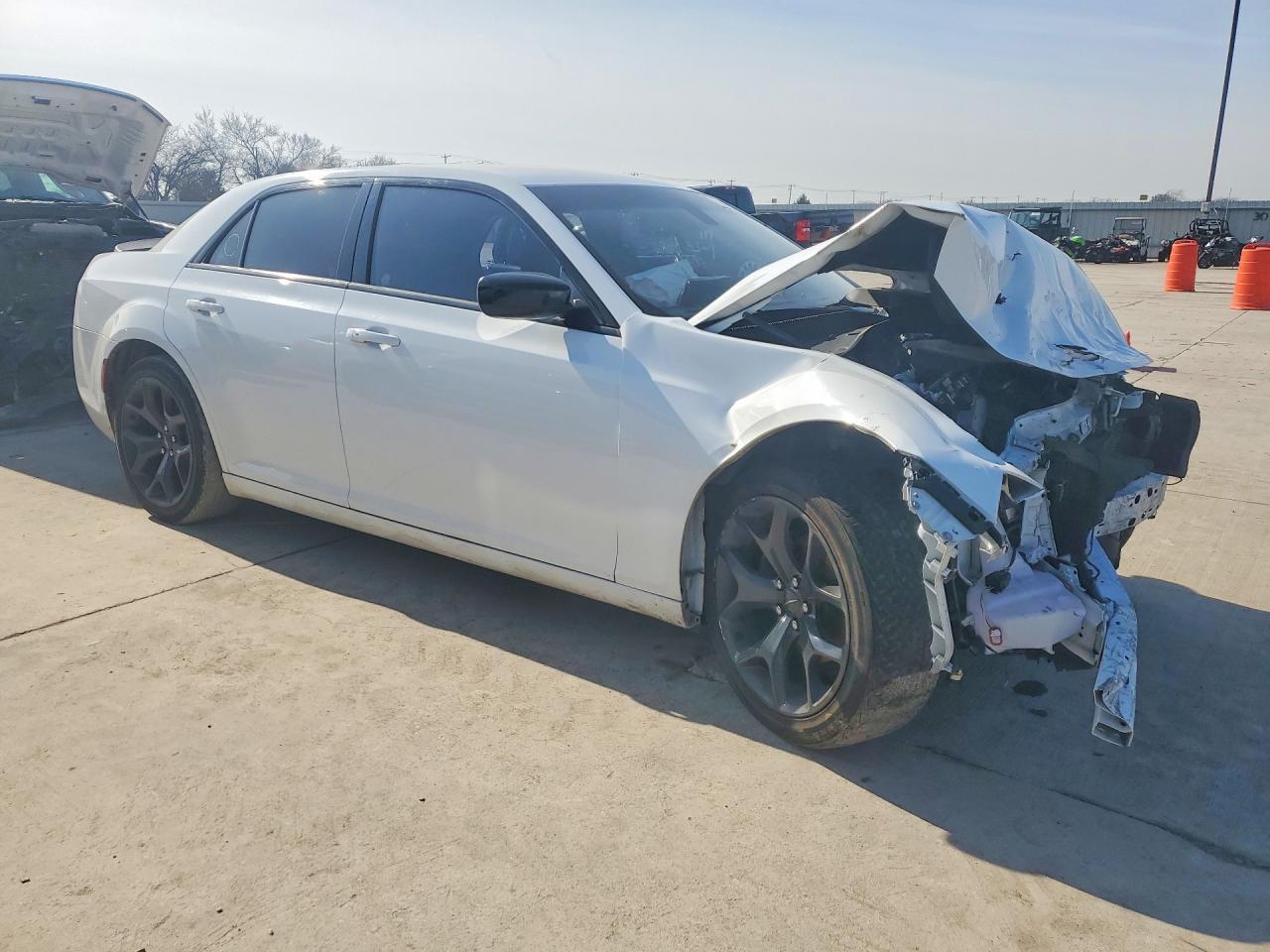 2020 Chrysler 300 Touring - Фото 4