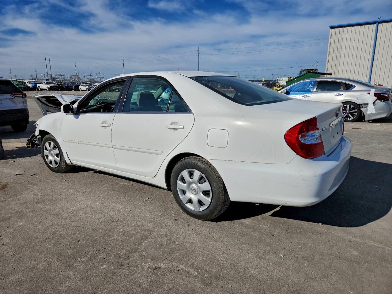 2002 Toyota Camry Le - Фото 2