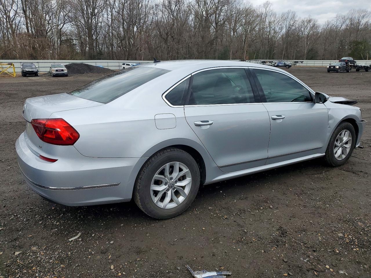 2016 Volkswagen Passat S - Фото 3