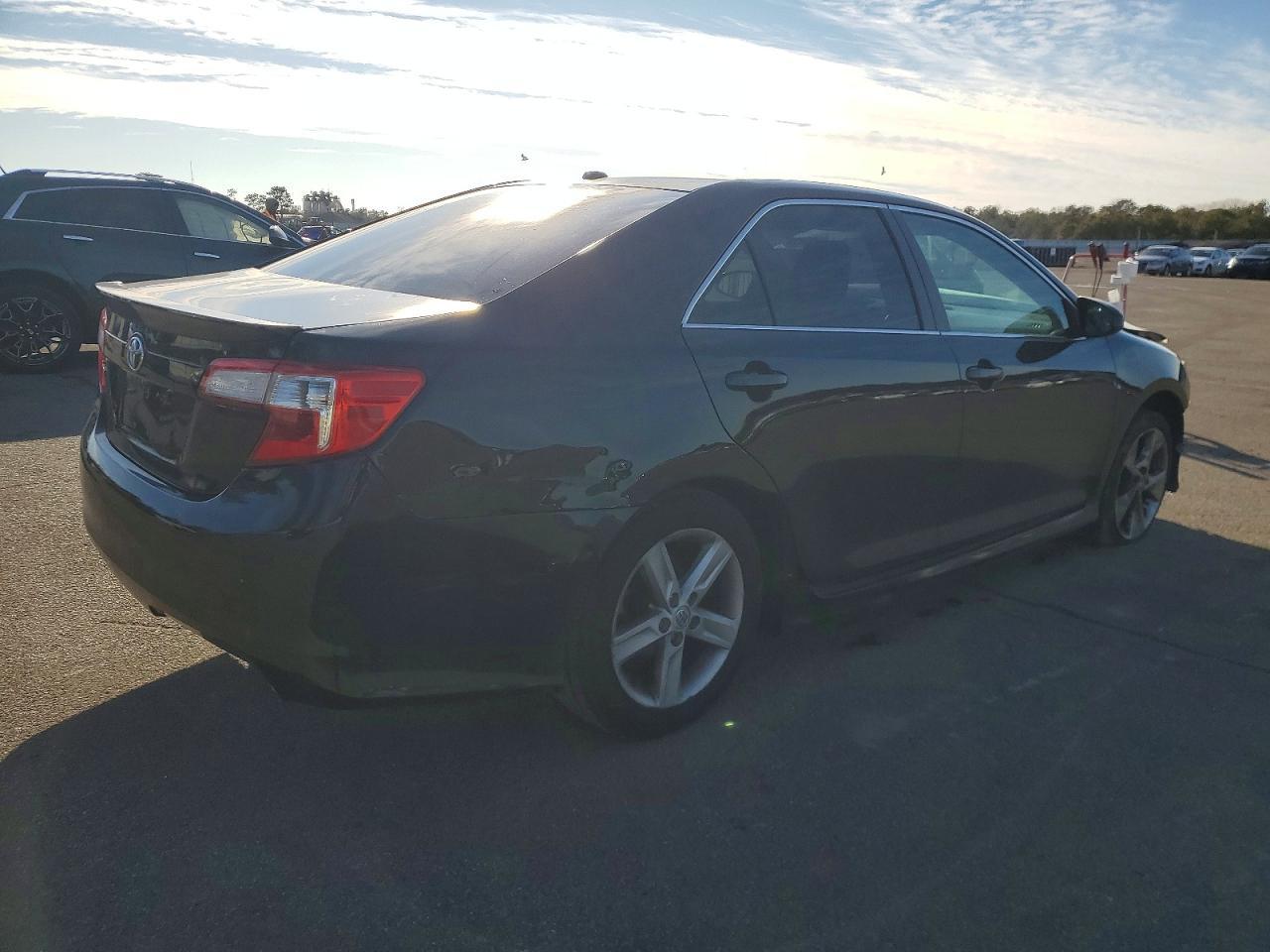 2012 Toyota Camry Base - Фото 3