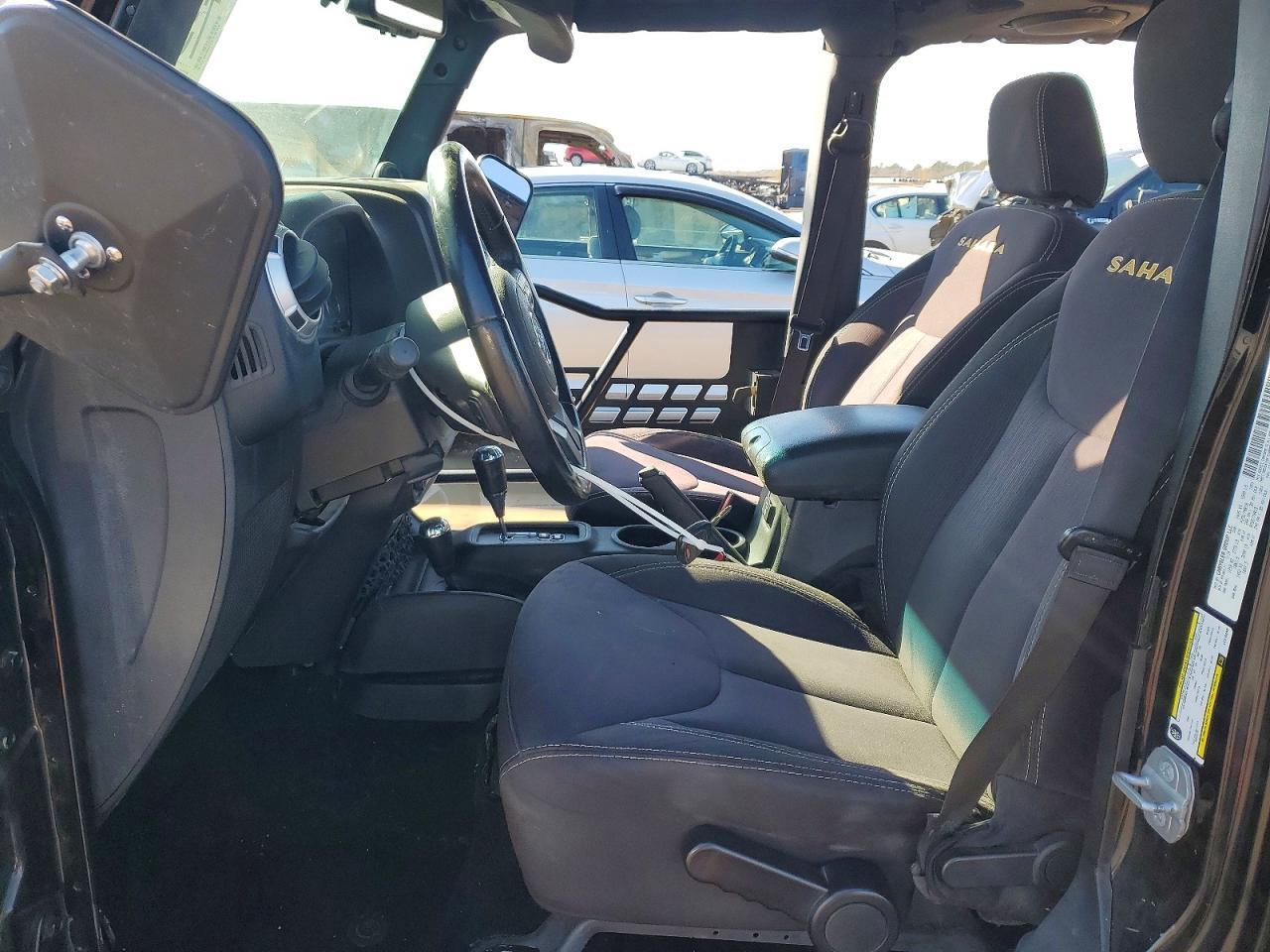 2014 Jeep Wrangler Unlimited Sahara - Image 7