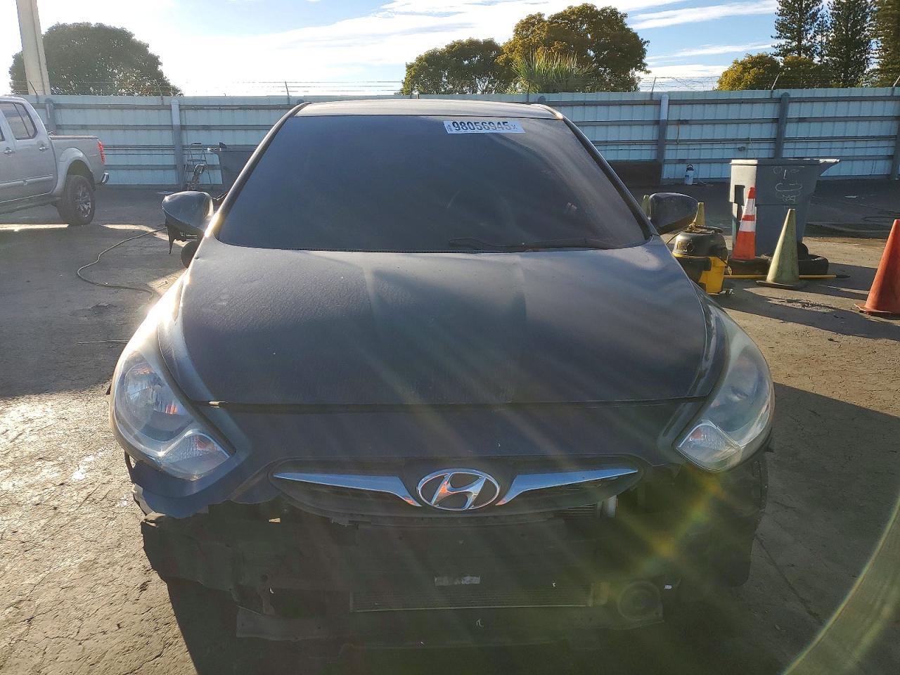 2013 Hyundai Accent Gls - Фото 5