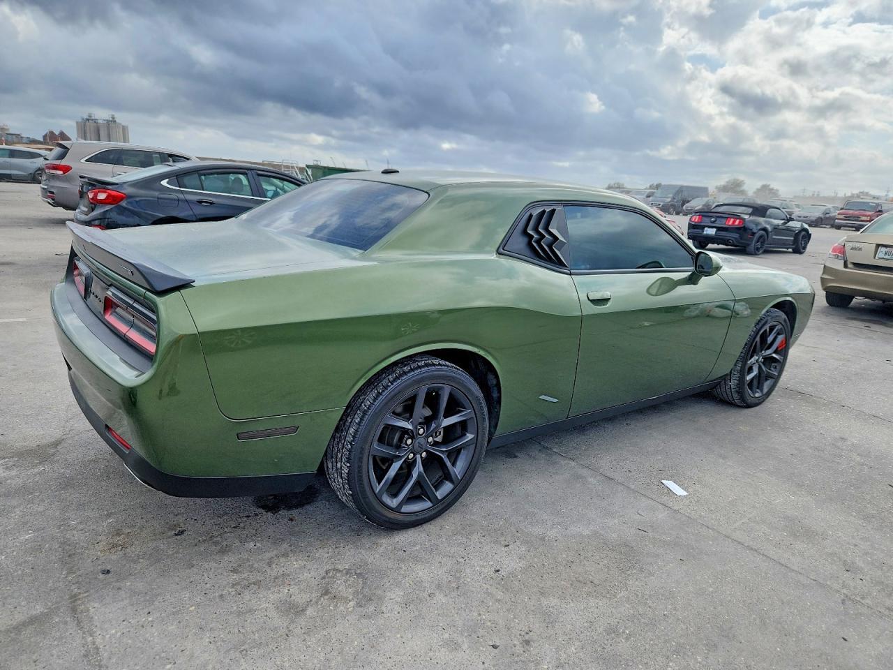 2022 Dodge Challenger Sxt - Фото 3