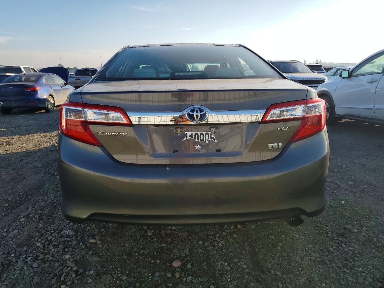2014 Toyota Camry Hybrid - Image 6