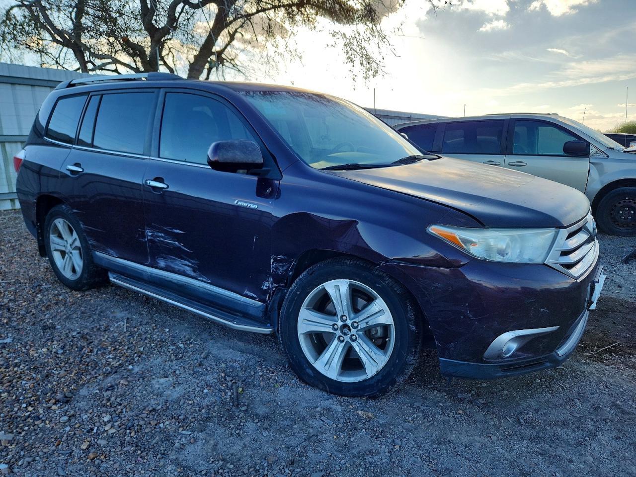 2013 Toyota Highlander Limited - Image 4