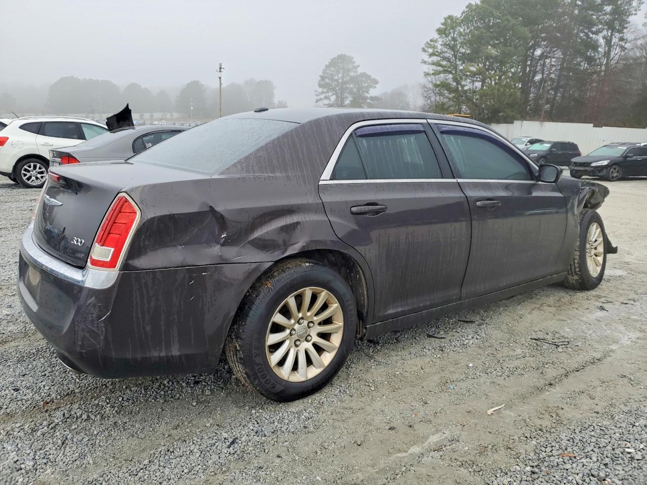 2013 Chrysler 300 - Фото 3