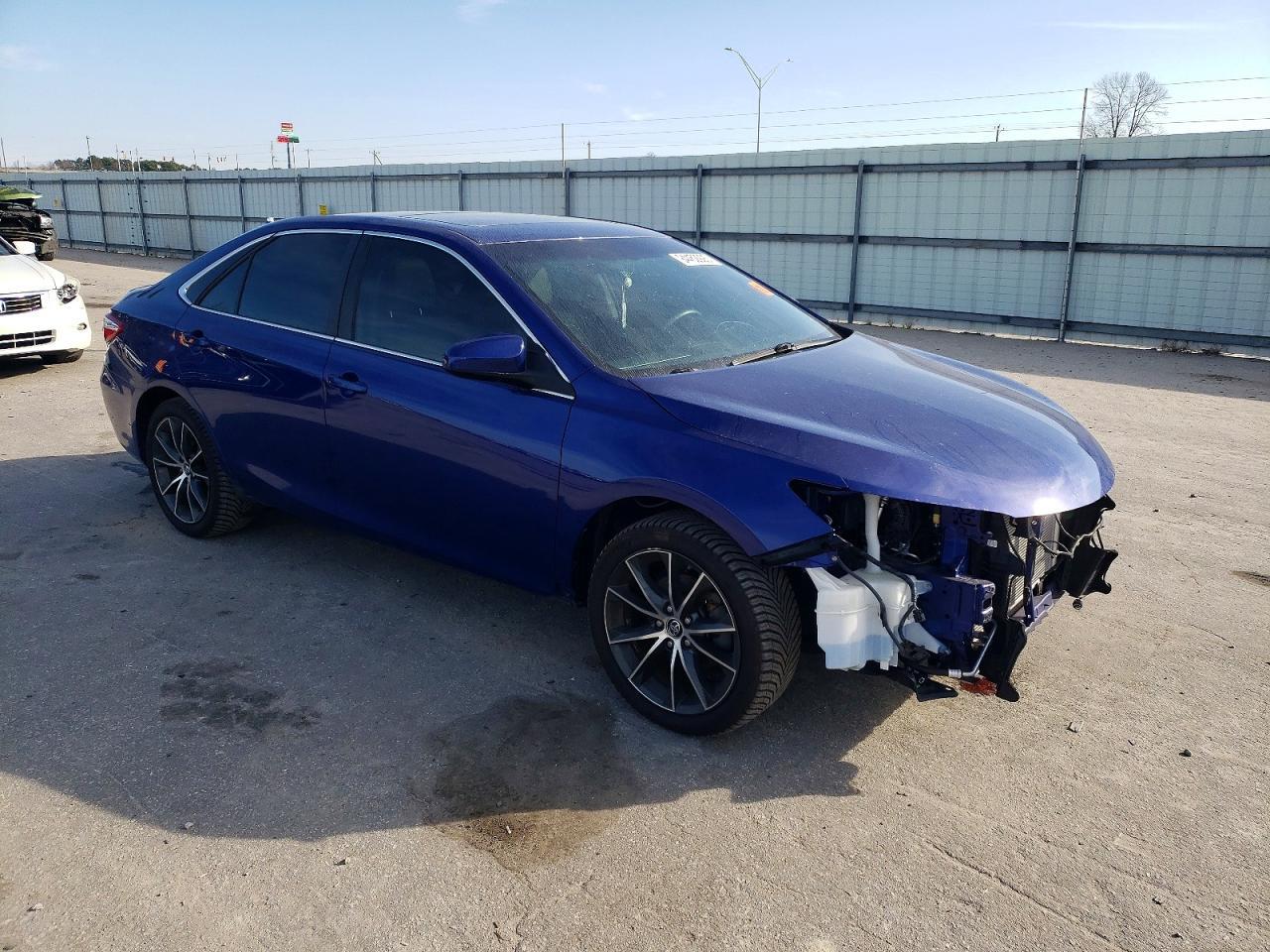 2016 Toyota Camry Le - Фото 4