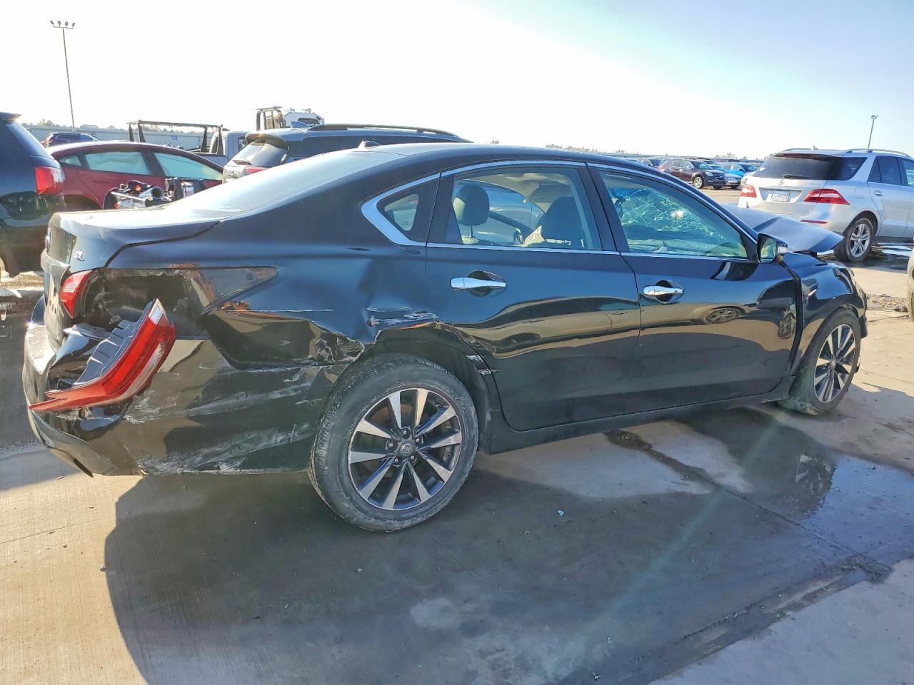 2017 Nissan Altima 2.5 - Image 3