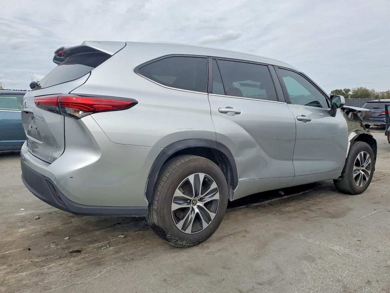 2023 Toyota Highlander - Фото 3