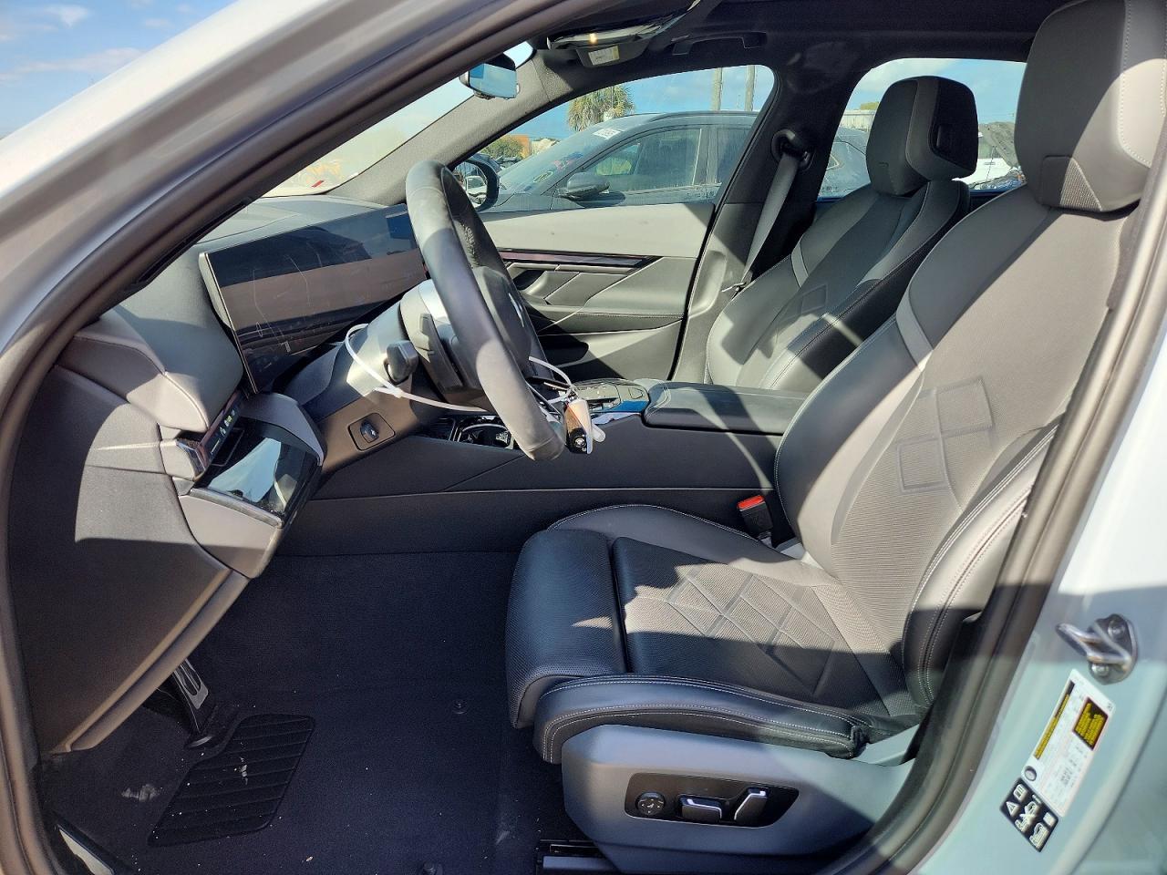 2024 BMW 540 Xi - Image 7