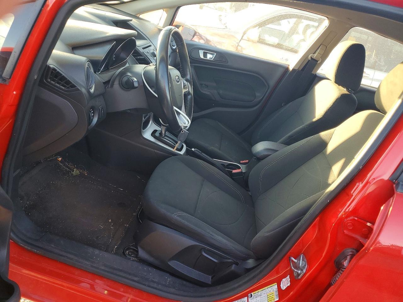 2015 Ford Fiesta Se - Фото 7