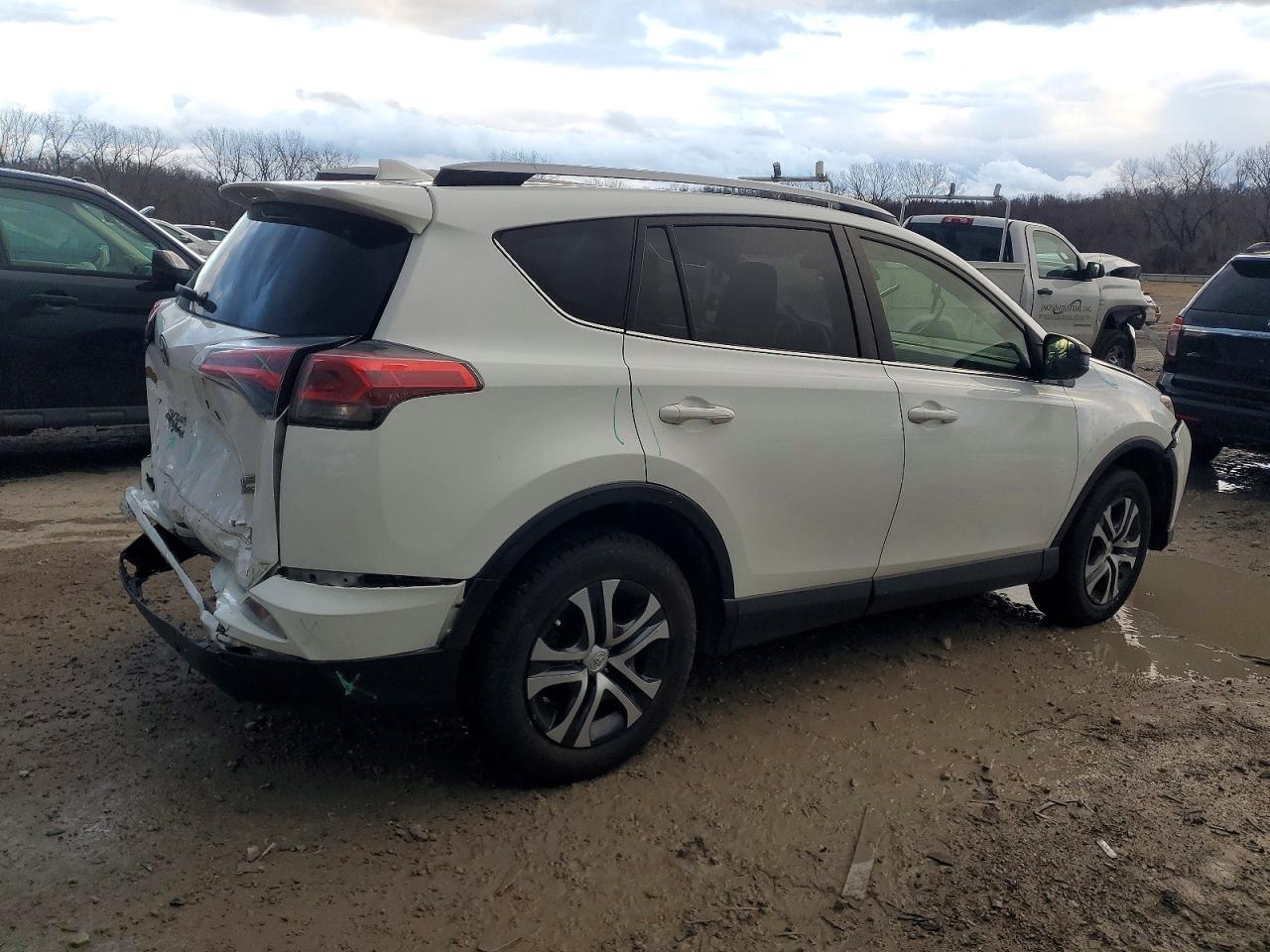 2017 Toyota Rav4 Le - Фото 3