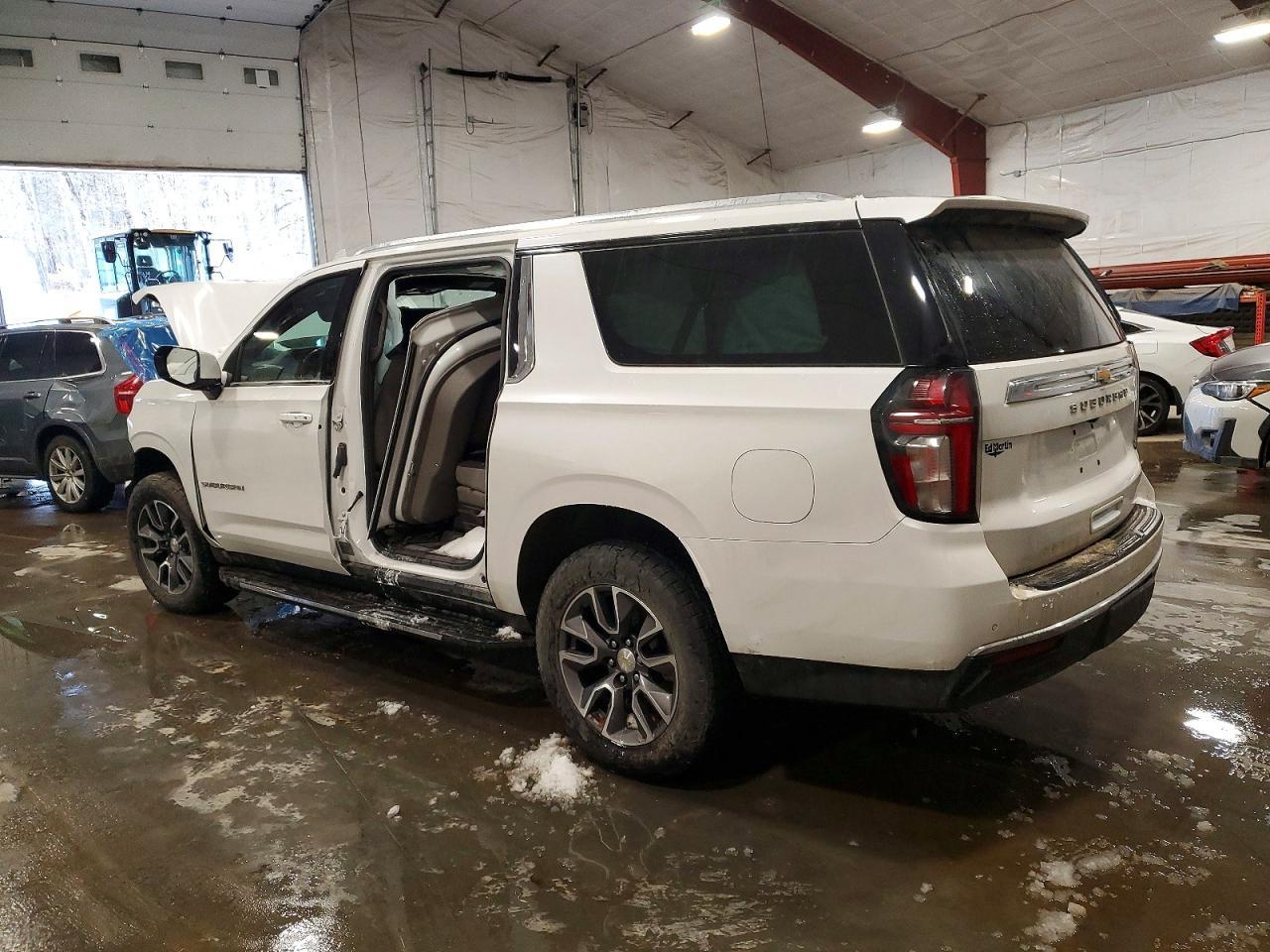 2022 Chevrolet Suburban K1500 Lt - Image 2