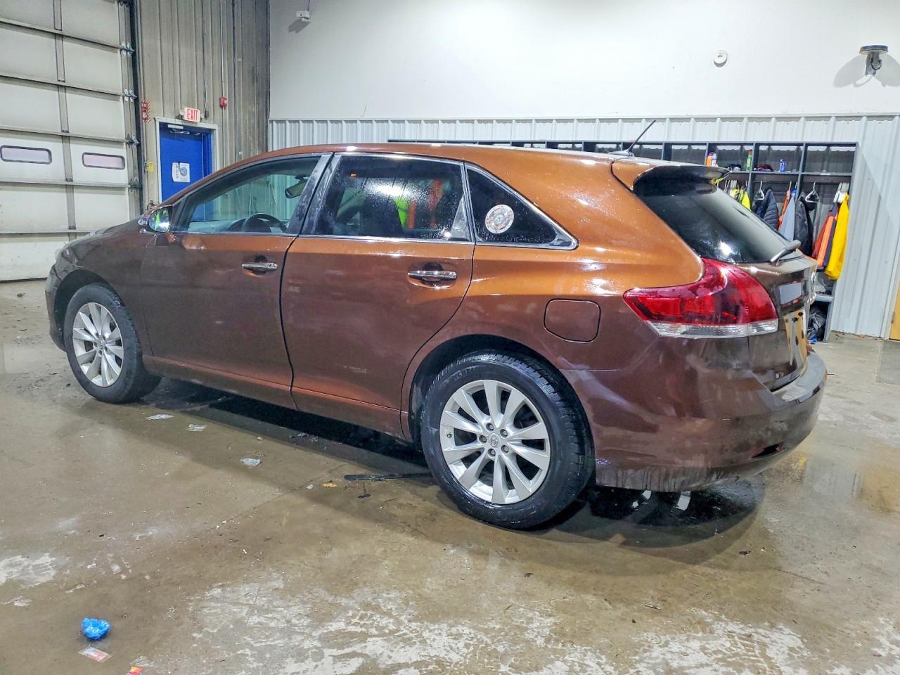 2014 Toyota Venza Xle - Image 2