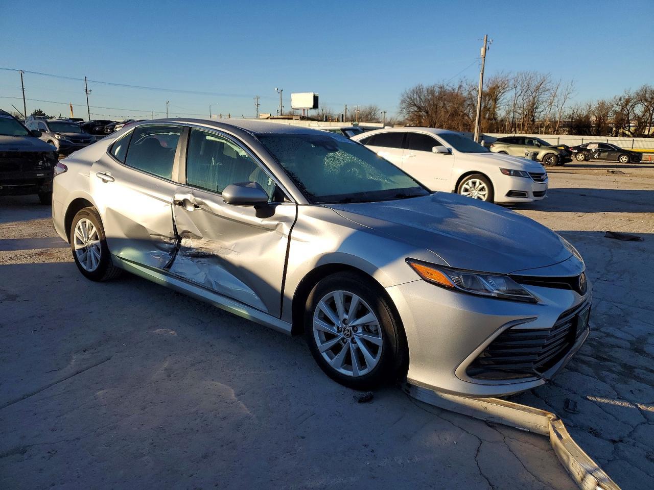 2023 Toyota Camry Le - Фото 4