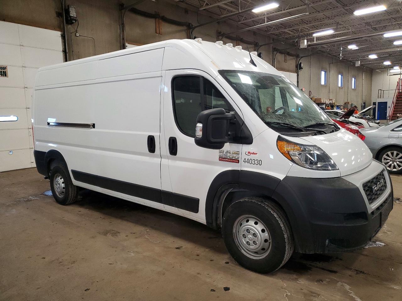 2022 Ram Promaster 2500 Delivery Van - Фото 4