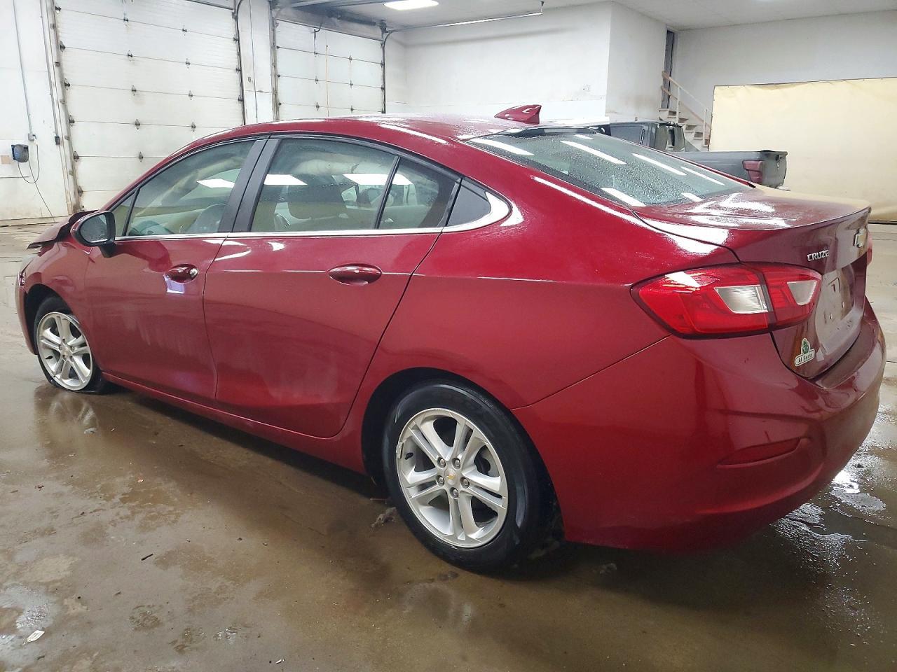 2018 Chevrolet Cruze Lt - Image 2