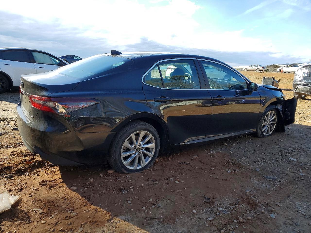 2023 Toyota Camry Le - Image 3