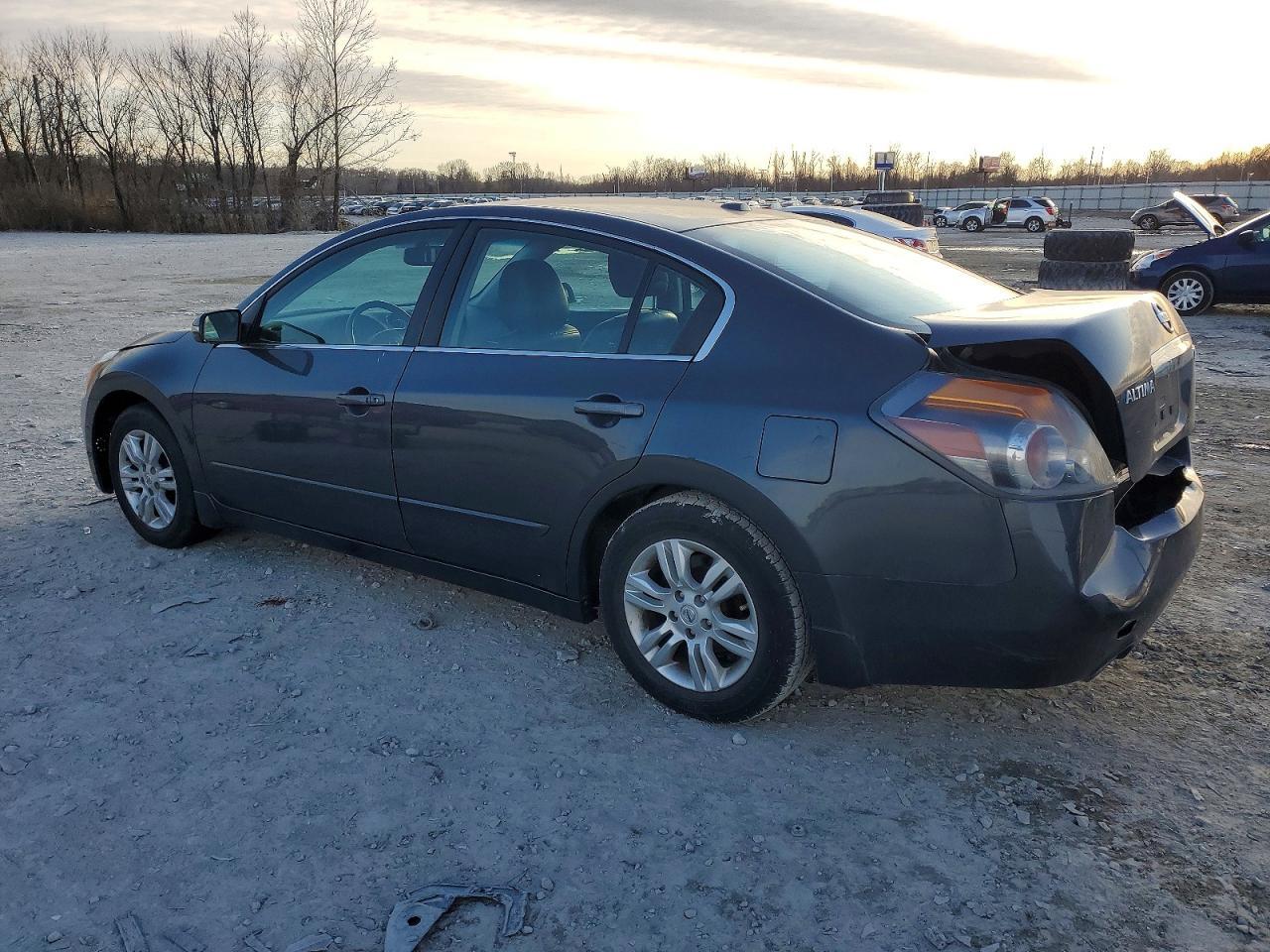 2012 Nissan Altima Base - Фото 2