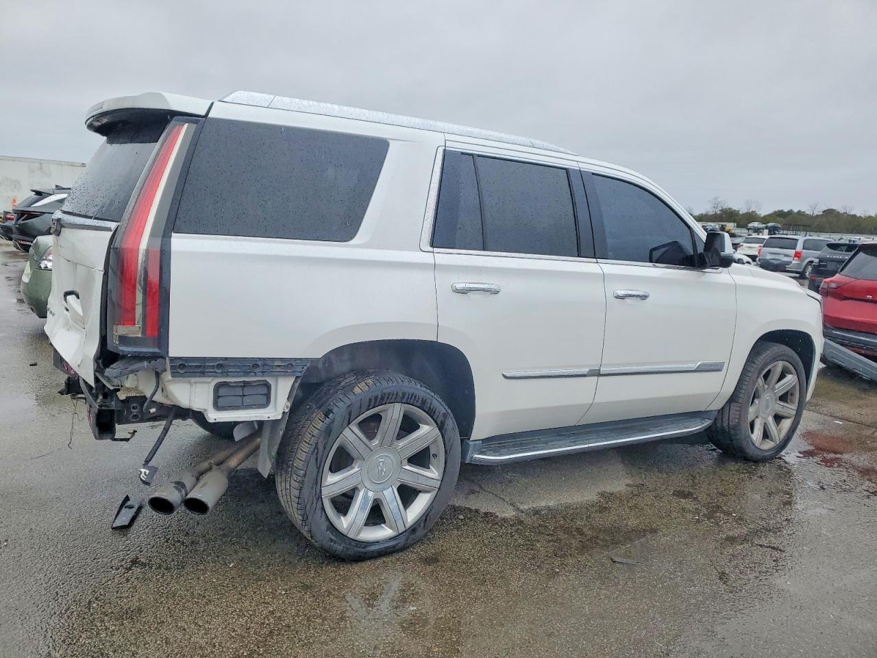 2018 Cadillac Escalade Luxury - Image 3