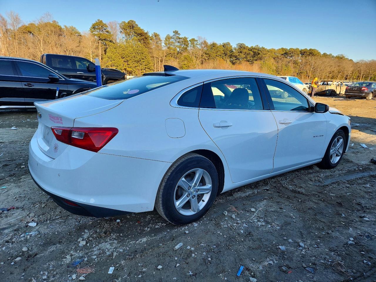 2021 Chevrolet Malibu Ls - Фото 3