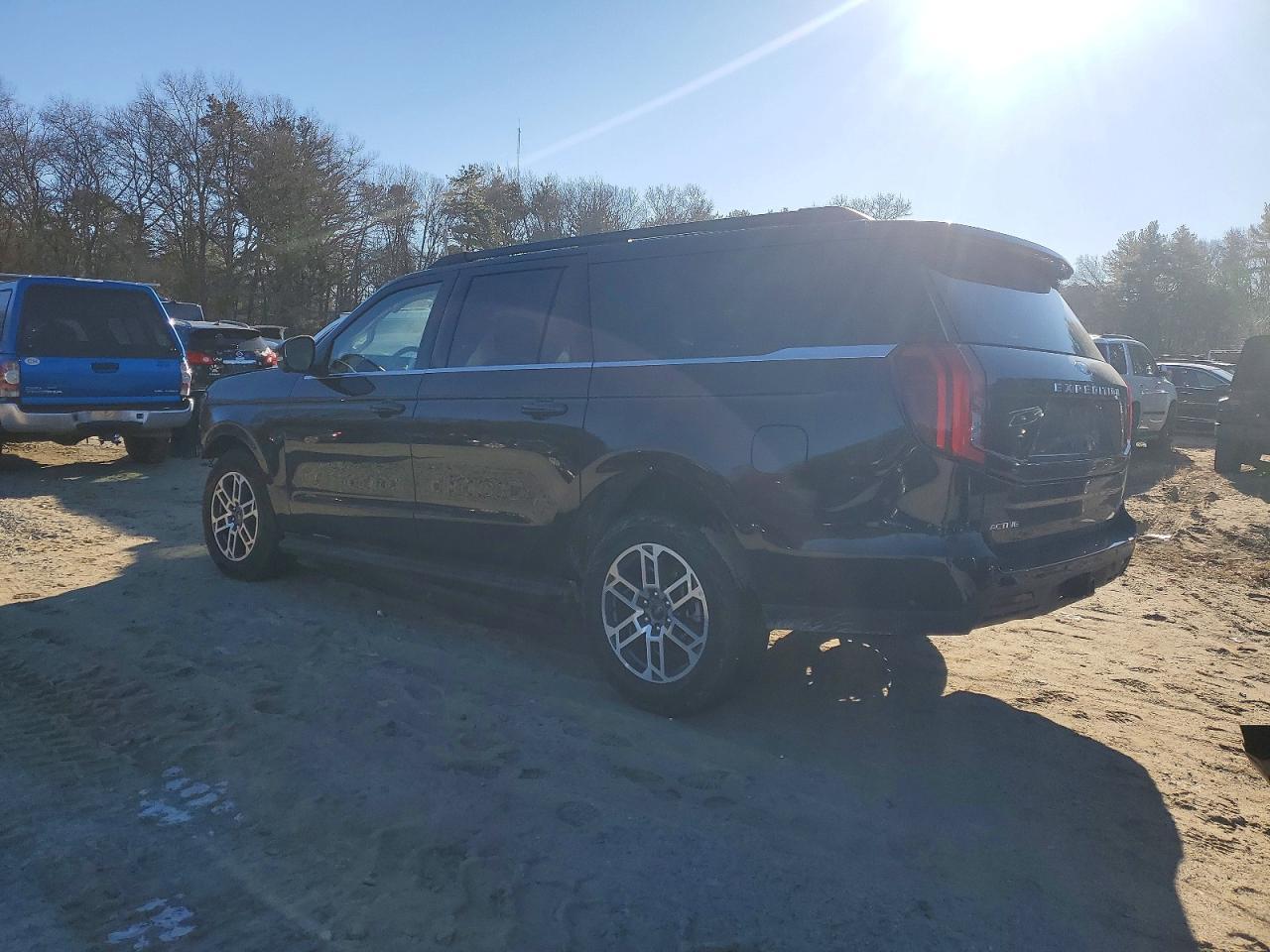 2025 Ford Expedition Max Active - Image 2