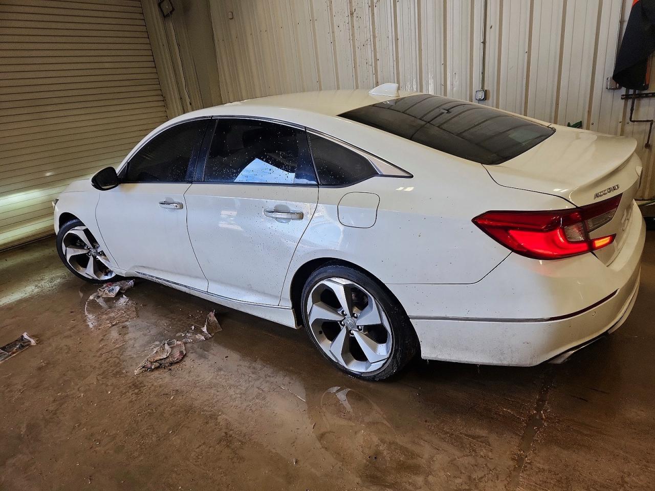 2018 Honda Accord Touring - Image 2