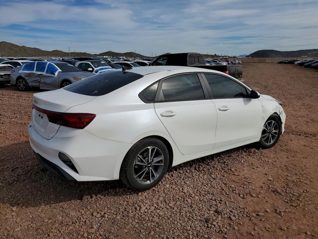 2023 Kia Forte Lx - Фото 3