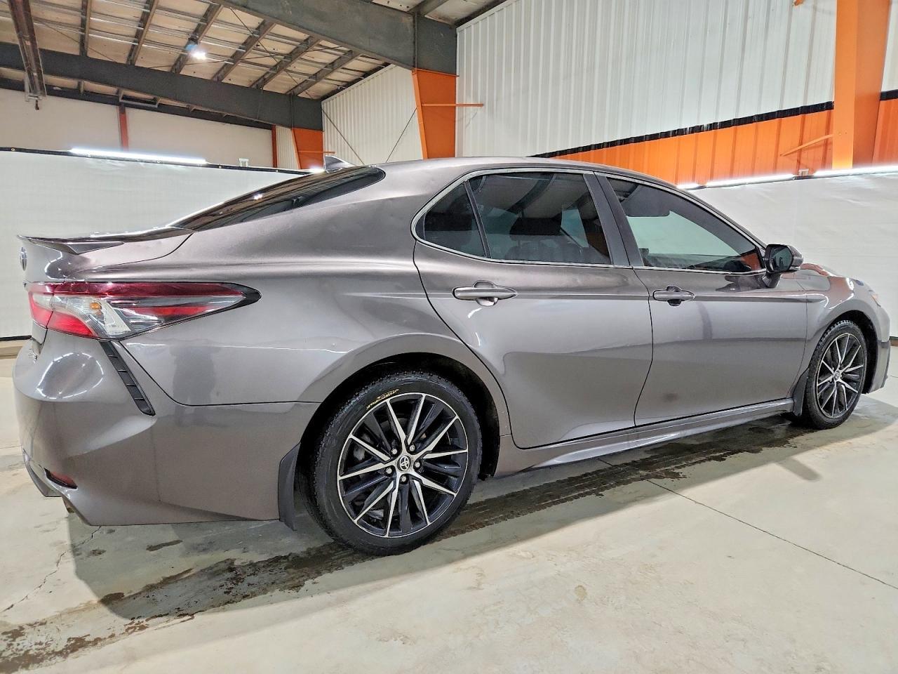 2021 Toyota Camry Se - Фото 3