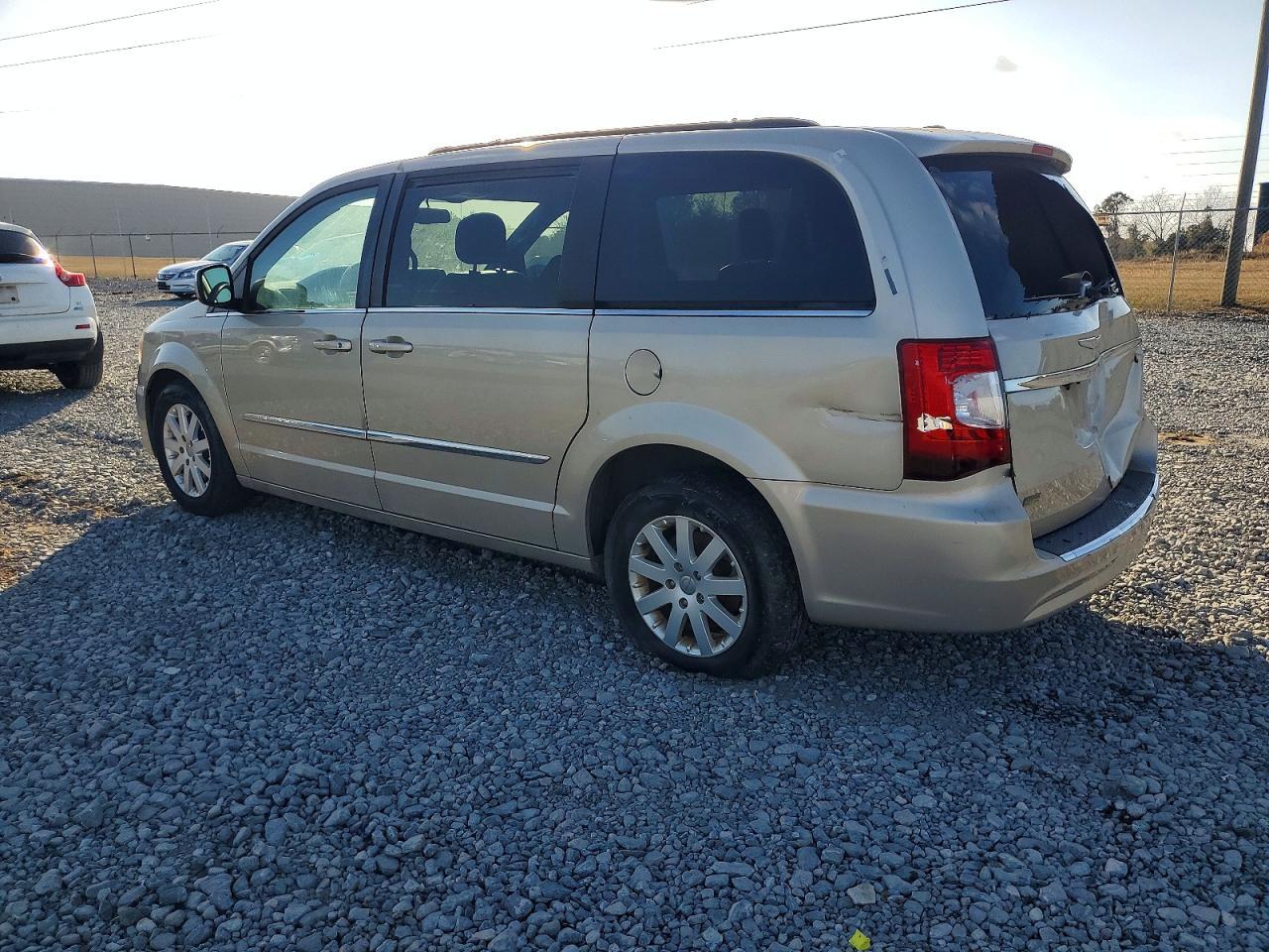 2014 Chrysler Town & Country Touring - Фото 2