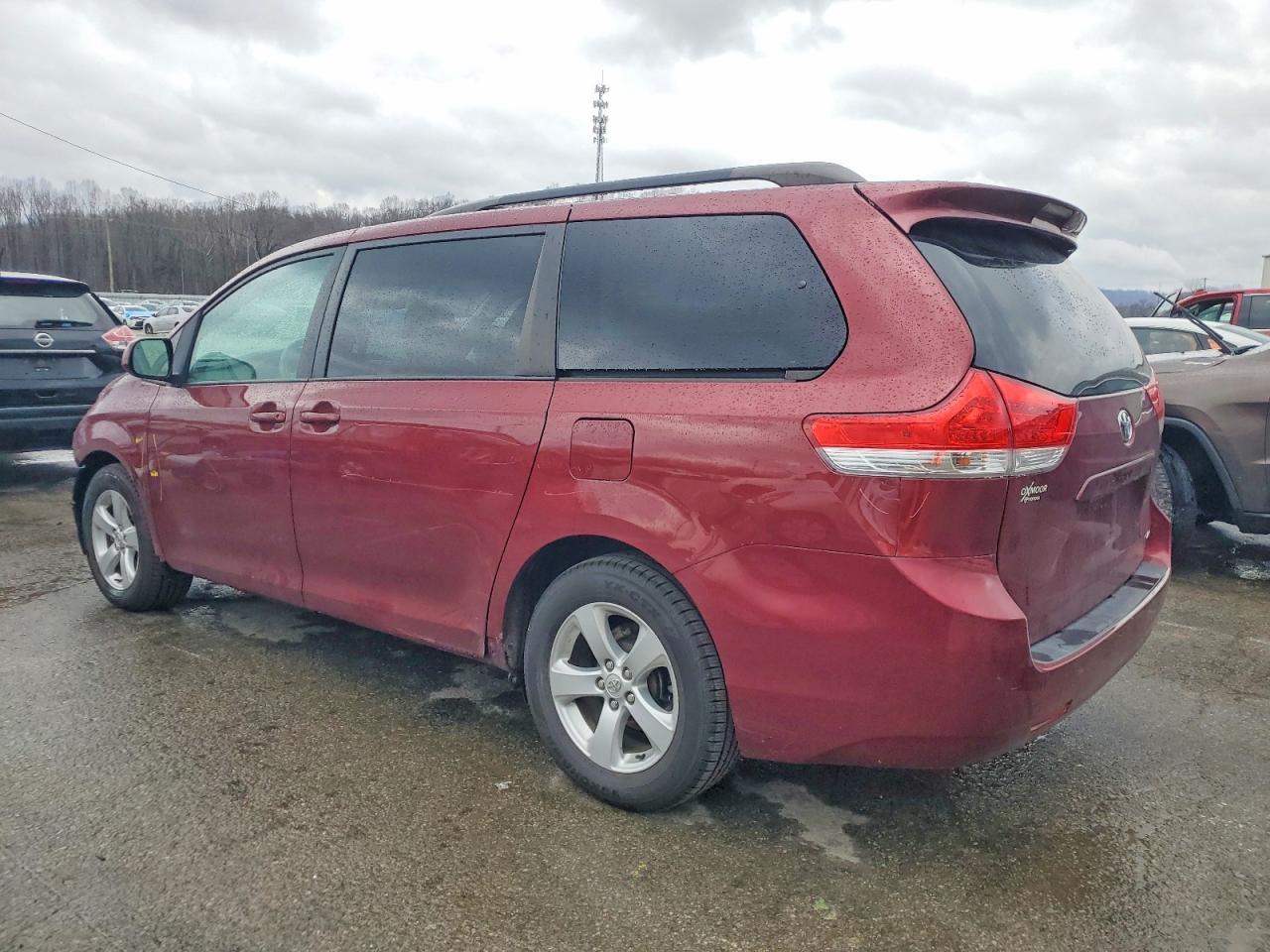 2014 Toyota Sienna Le - Фото 2
