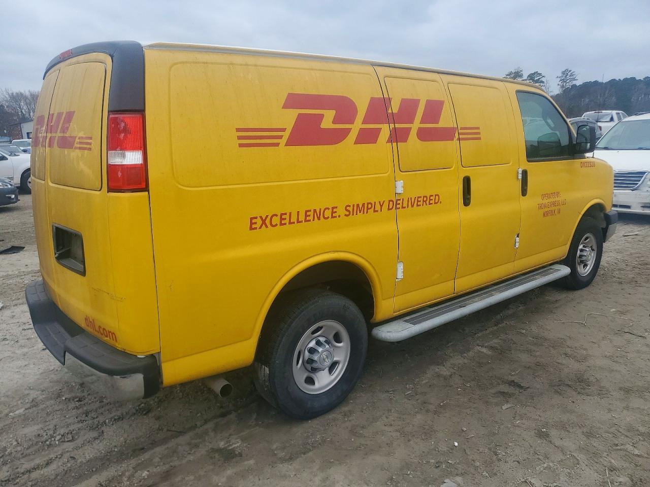 2022 Chevrolet Express 2500 Delivery Van - Фото 3