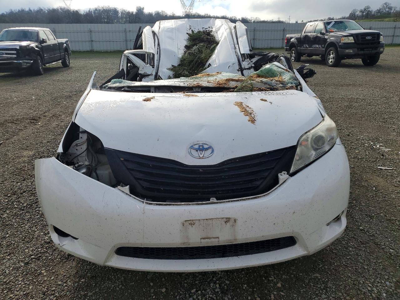 2015 Toyota Sienna - Фото 5