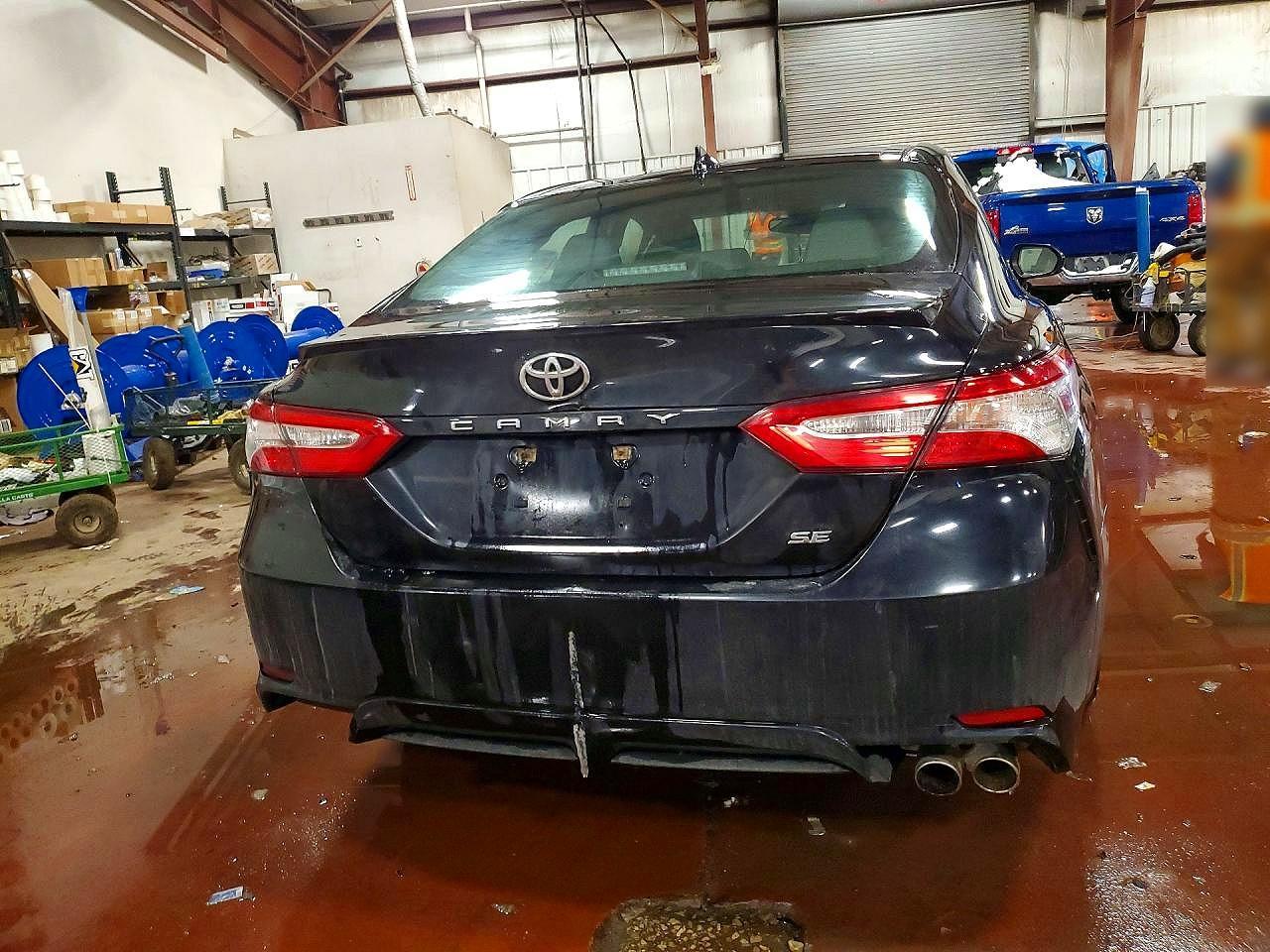 2020 Toyota Camry Se - Фото 6