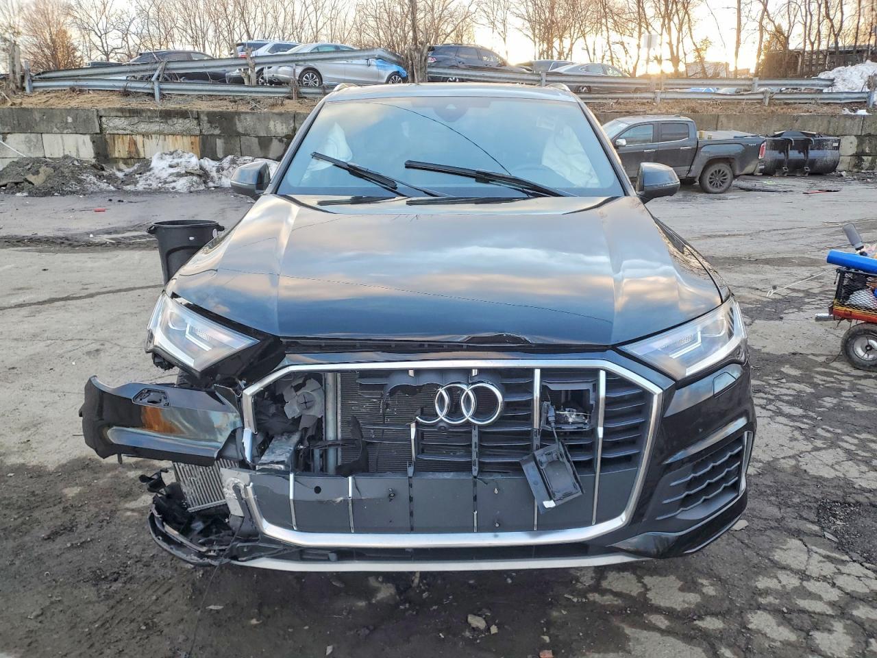 2022 Audi Q7 Premium Plus - Image 5