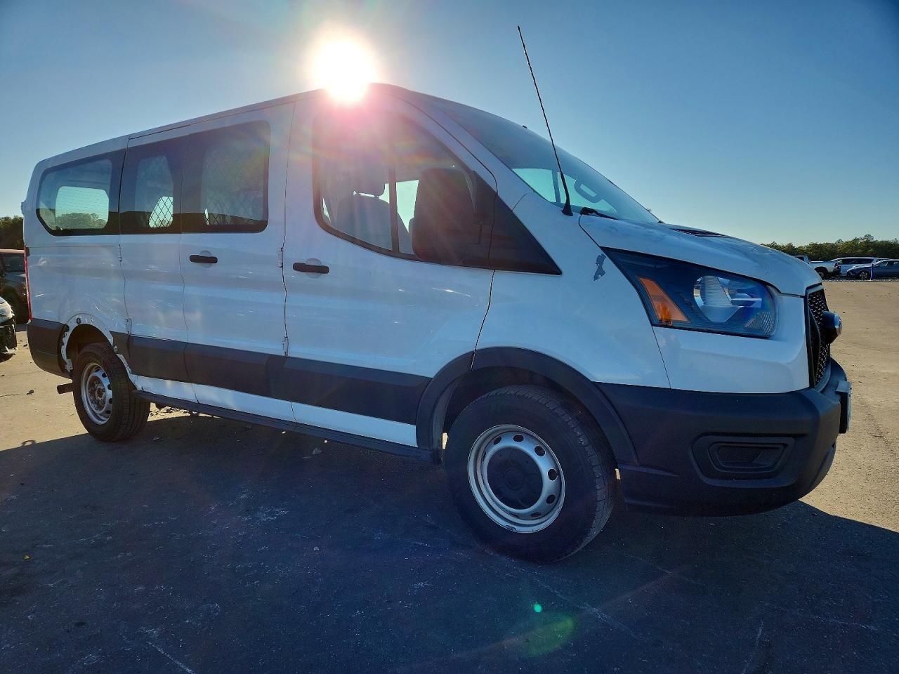 2021 Ford Transit T-150 Delivery Van - Фото 4