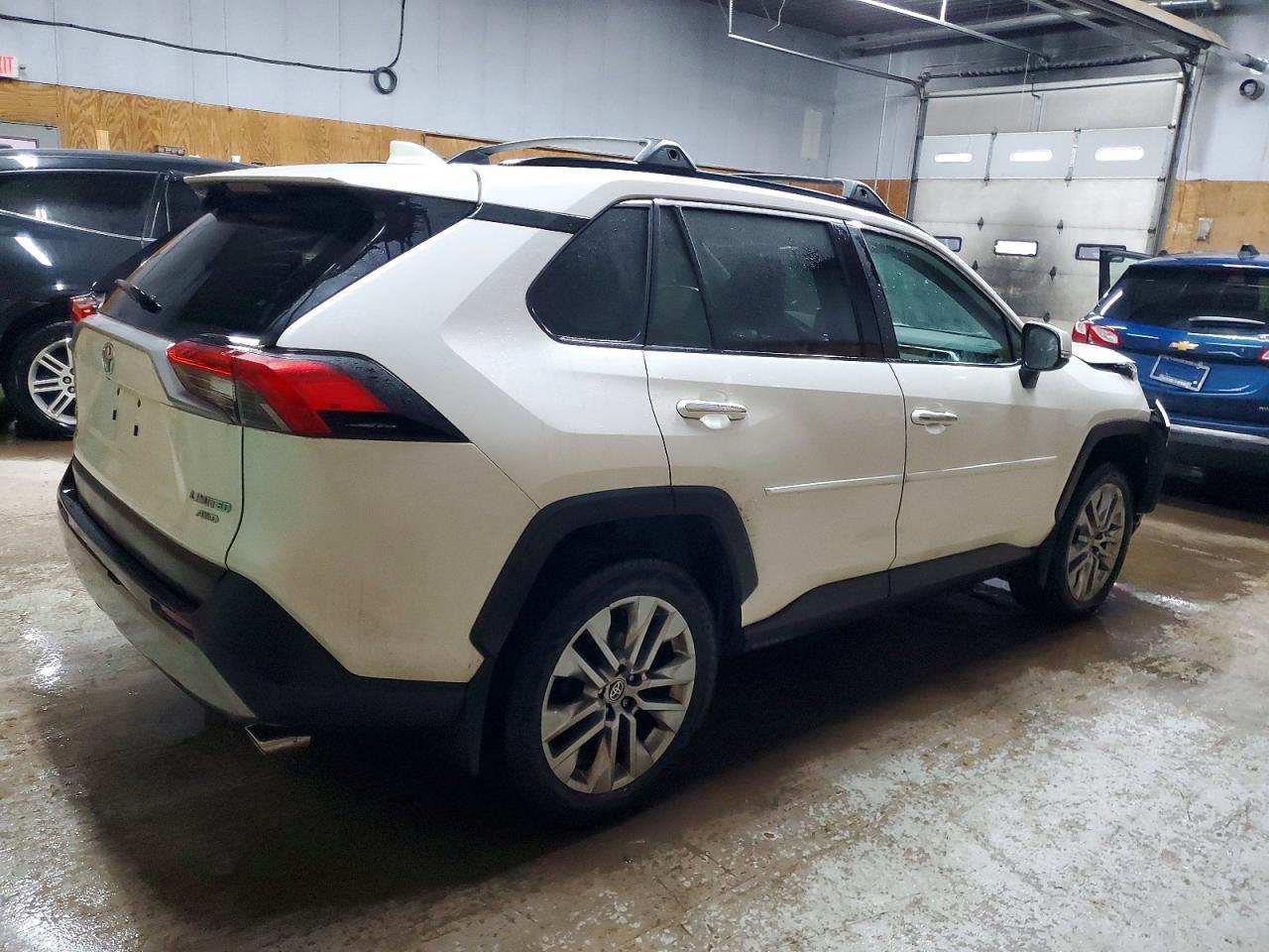 2022 Toyota Rav4 Limited - Фото 3
