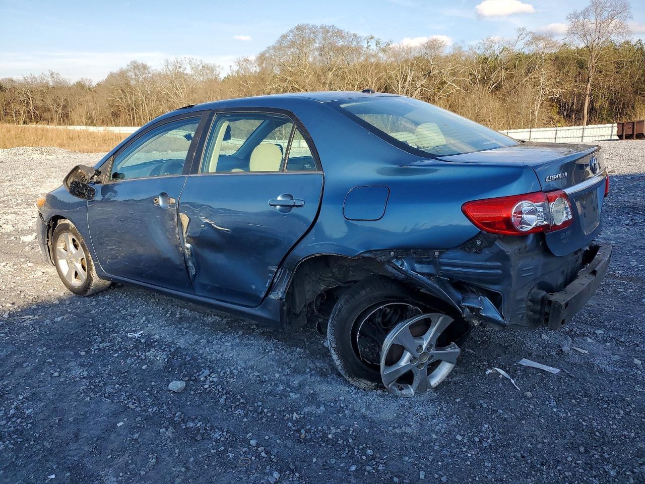 2013 Toyota Corolla Base - Фото 2