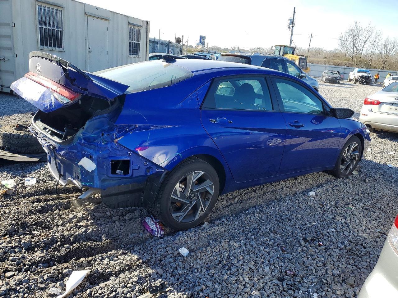 2025 Hyundai Elantra Sel Sport - Image 3