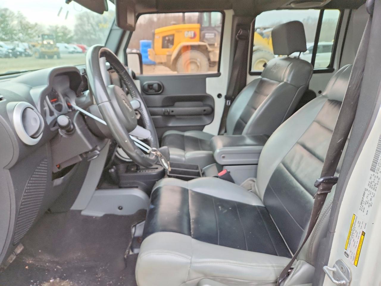 2010 Jeep Wrangler Unlimited Sahara - Image 7