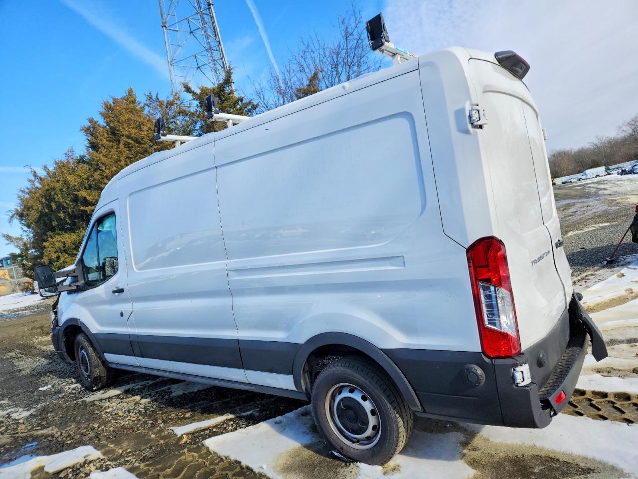 2024 Ford Transit 250 Utility / Service Van - Фото 2