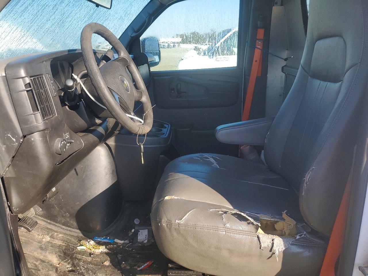 2014 Chevrolet Express G2500 - Image 7