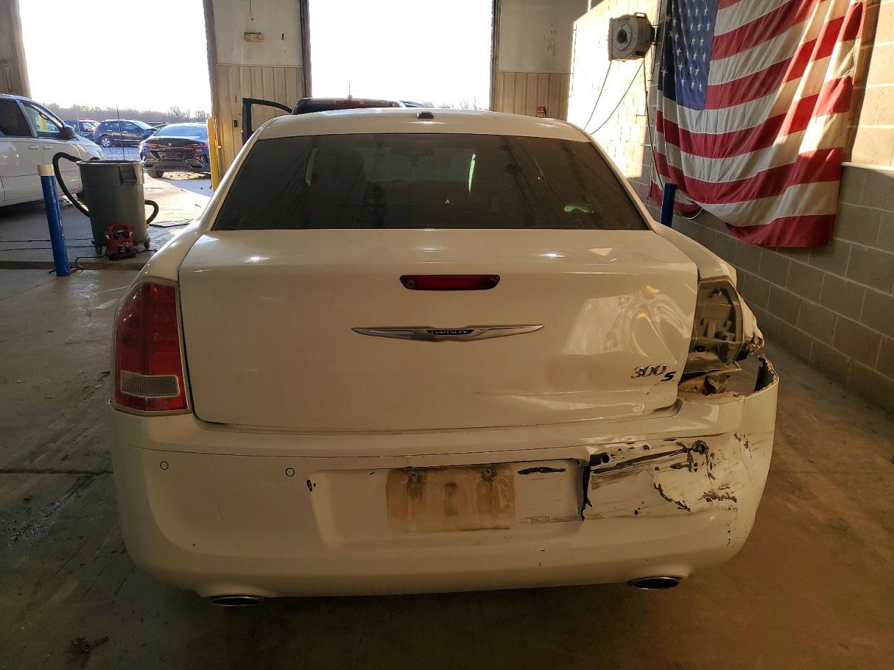 2012 Chrysler 300 S - Image 6