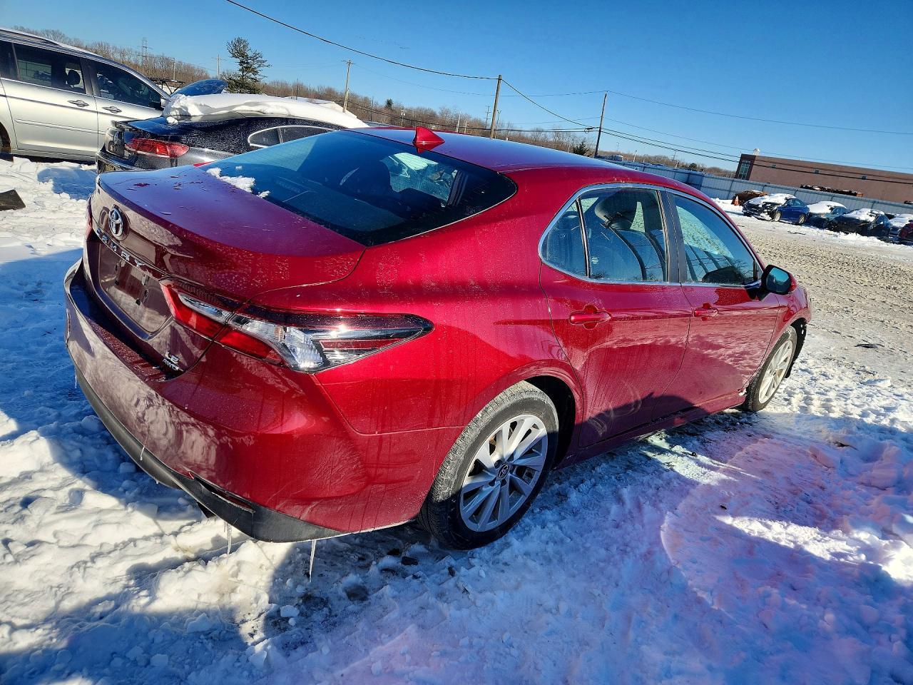 2021 Toyota Camry Le - Фото 3